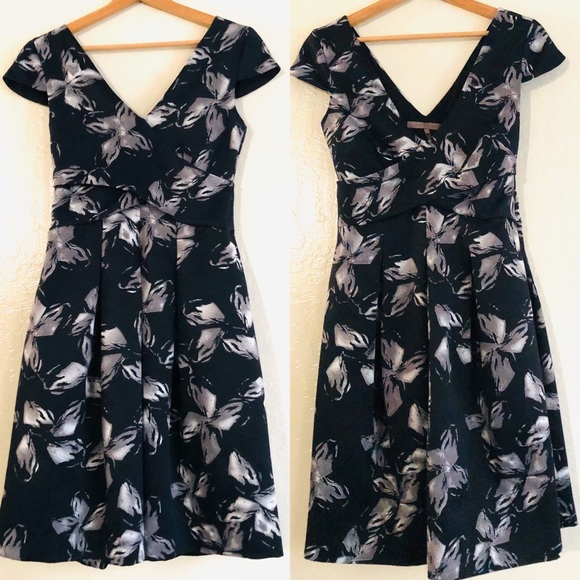 Halston Heritage Surplice Cocktail Dress floral print in black and Gray - Picture 1 of 8